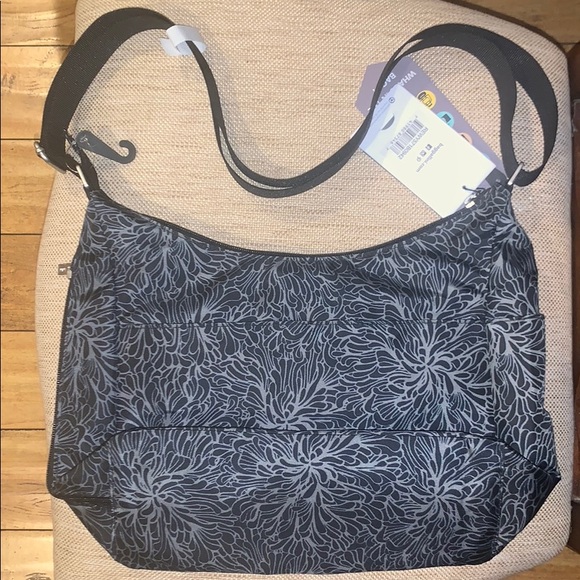 NEW HANDBAGS!! SALE - Picture 2 of 3